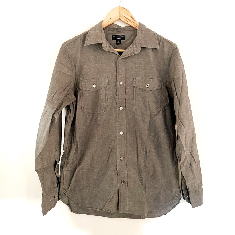 Banana Republic • Men’s slim fit 100% cotton button-up shirt size small